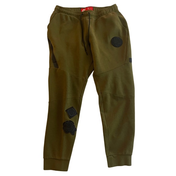 Nike Joggers | Black Rose Collection Tech Fleece - Picture 1 of 3